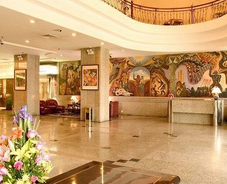 Hotel Golden Dragon Kunming Interno foto