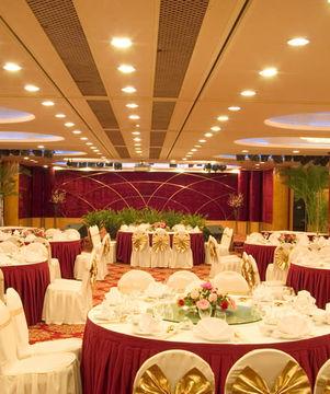 Hotel Golden Dragon Kunming Esterno foto