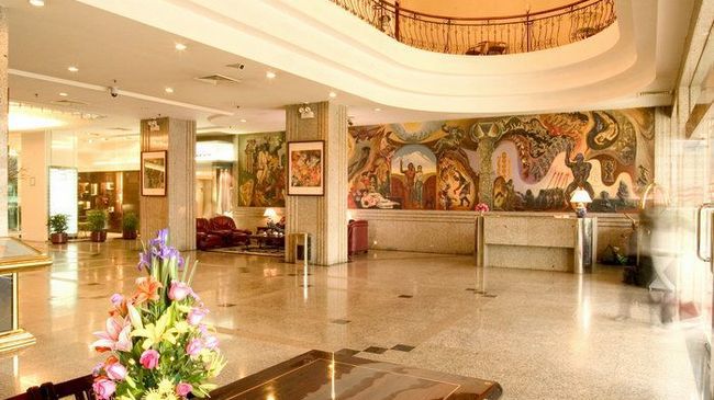Hotel Golden Dragon Kunming Interno foto
