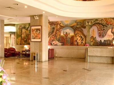 Hotel Golden Dragon Kunming Esterno foto