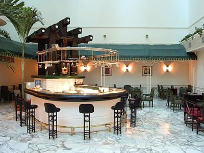 Hotel Golden Dragon Kunming Esterno foto